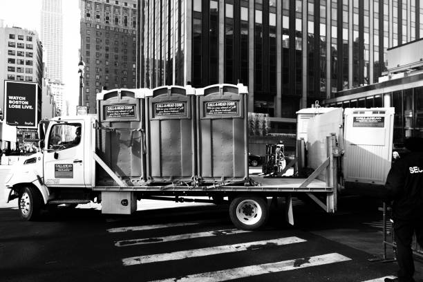 Best Porta potty delivery and setup  in Orland Park, IL